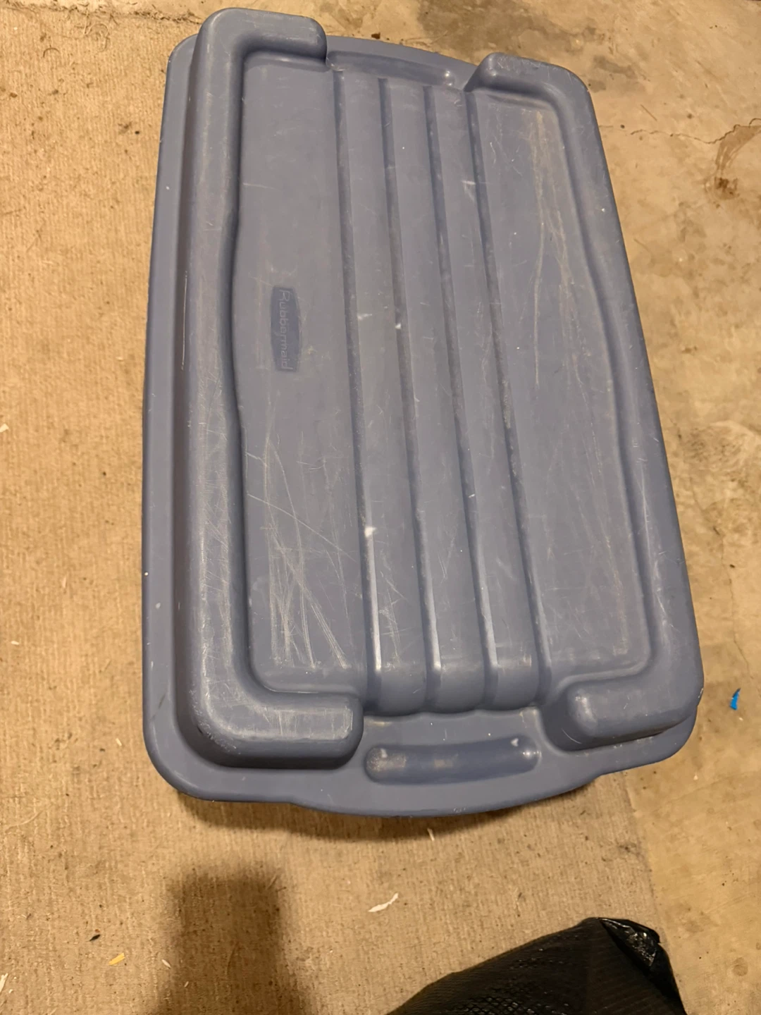 Rubbermaid Hinged Storage Bin