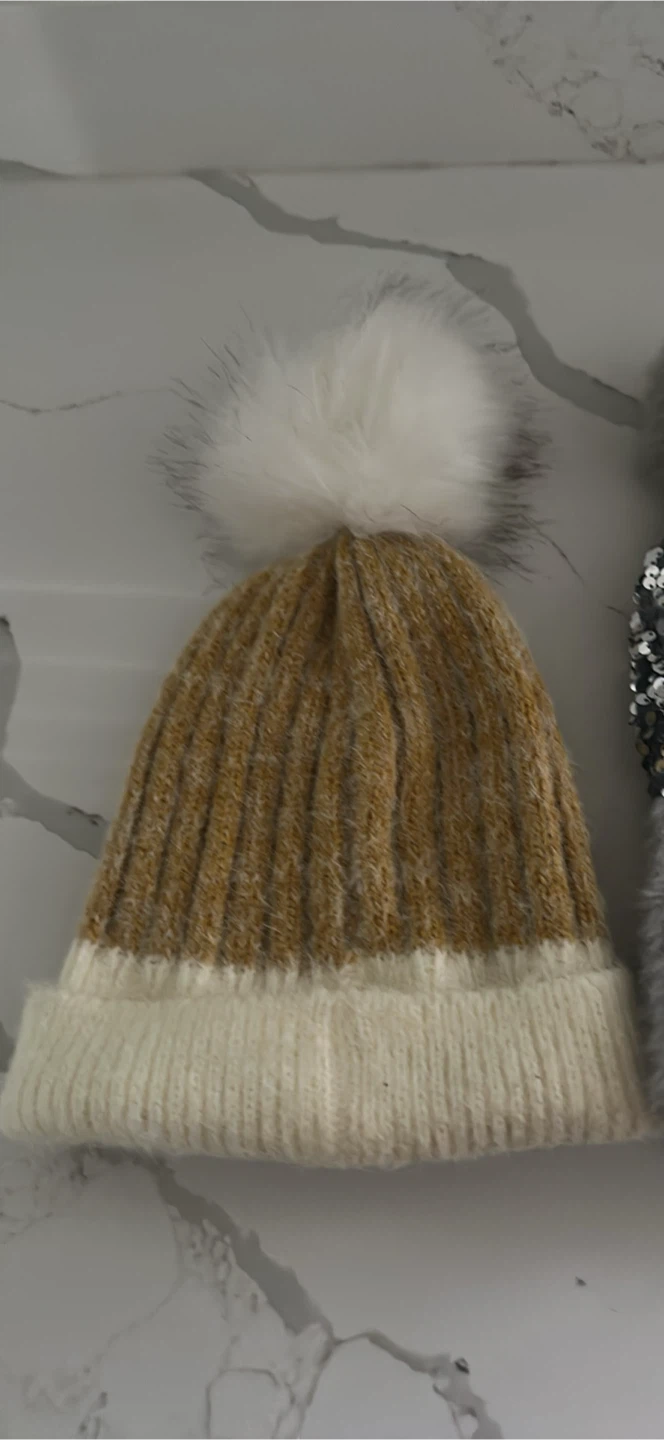 Set of 4 Girl's Pom-Pom Beanies - photo 3