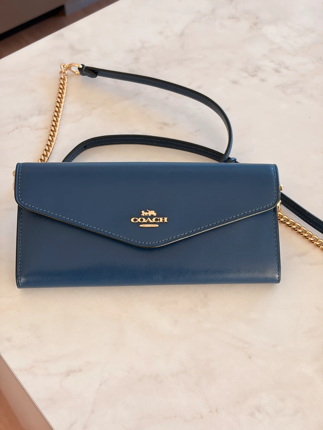 Mint unused women’s Coach clutch