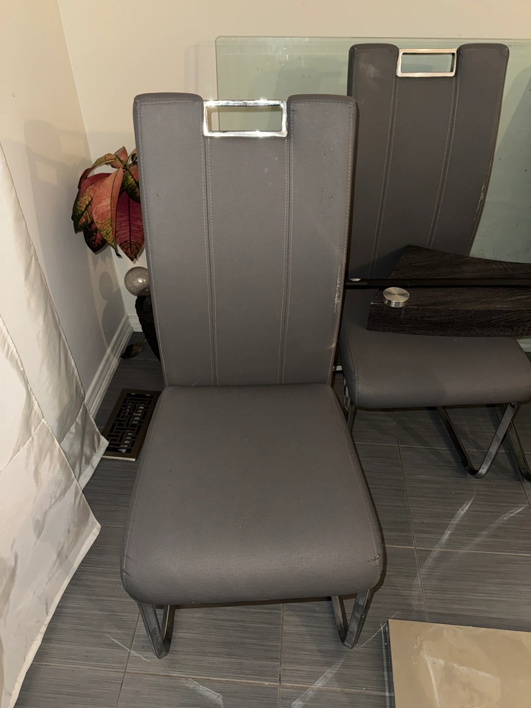URGENT MOVING SET OF 4 DINING CHAIRS