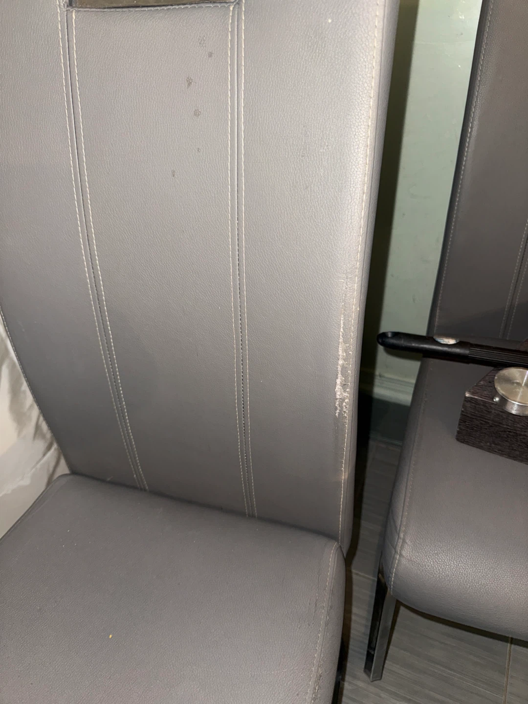 URGENT MOVING SET OF 4 DINING CHAIRS - photo 2
