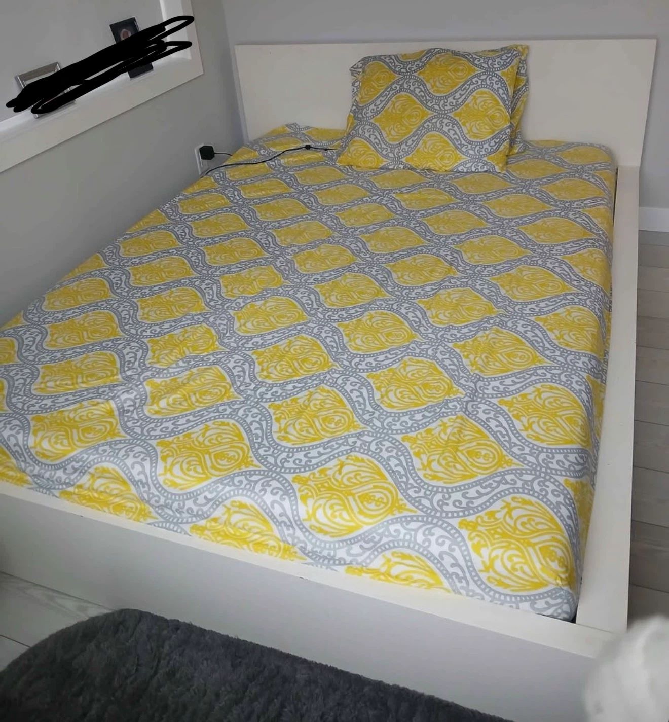 Queen bed with mattress