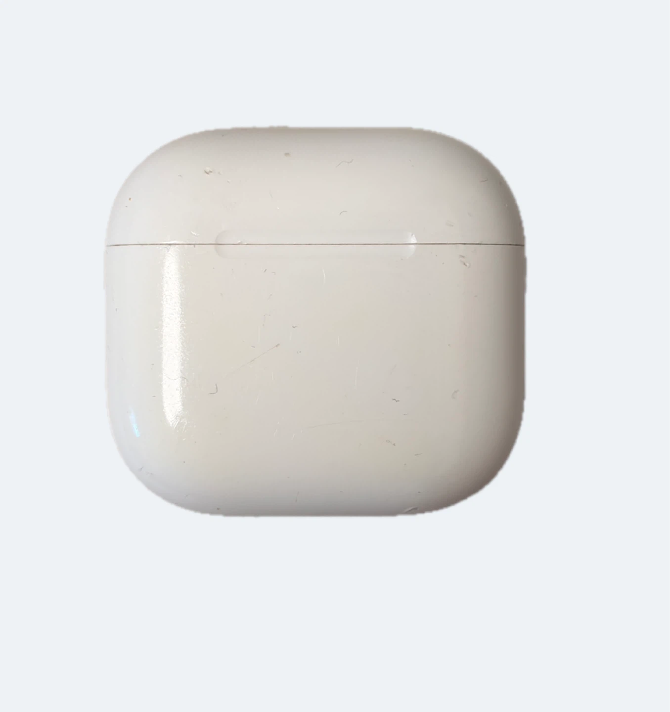 AirPods 4th gen charging case