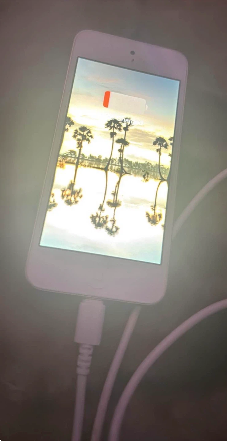 Apple iPod Touch 7th Gen 50 gigs - photo 2