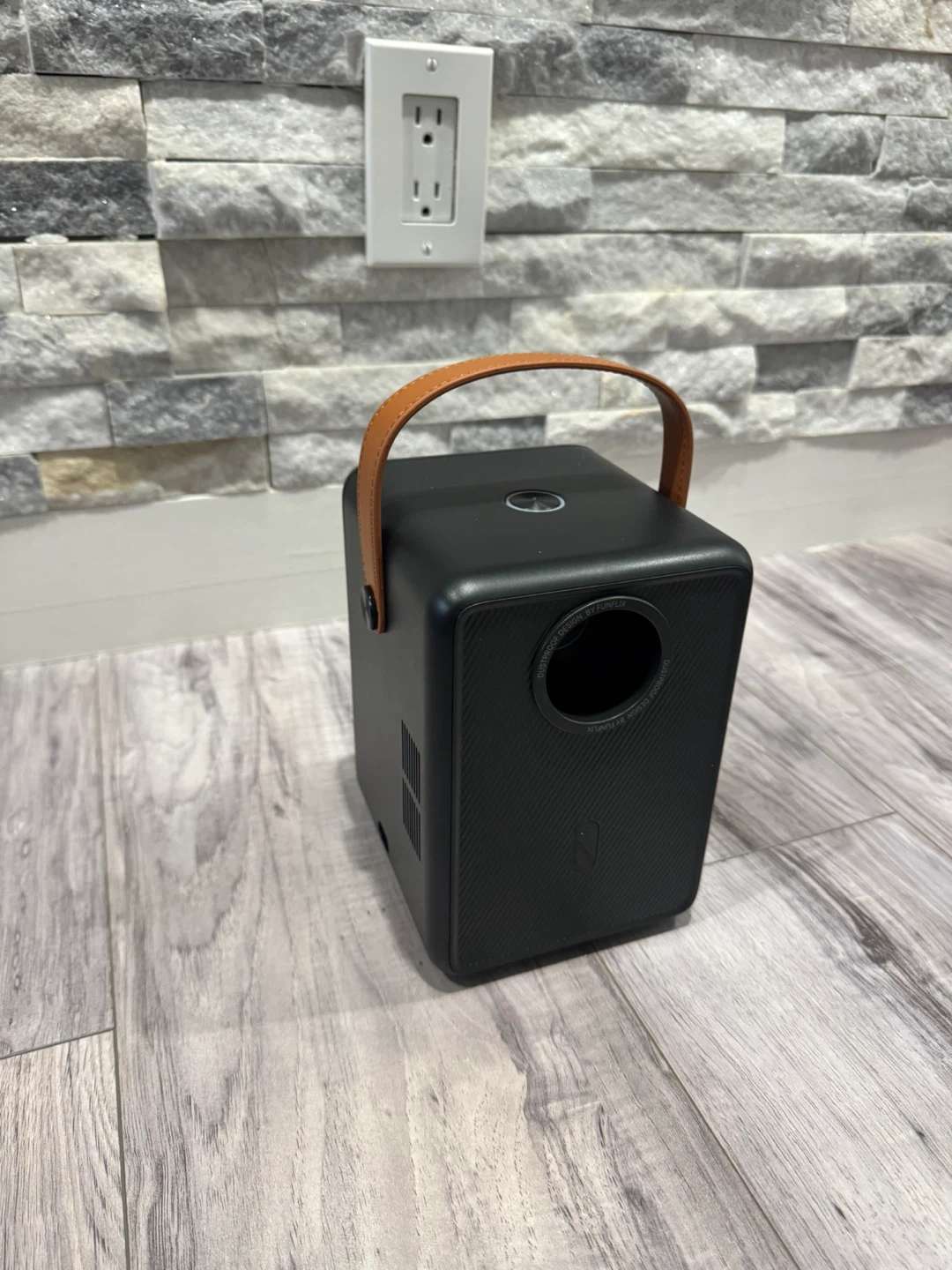 Funflix G1 Multimedia Projector - photo 2