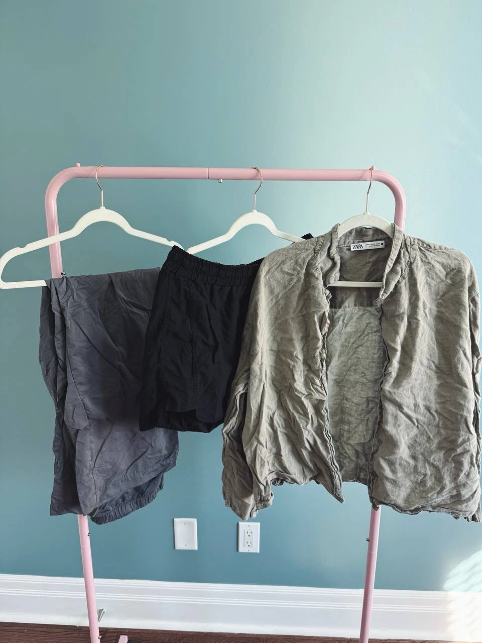 Women’s Clothing Bundle – 11 pieces $80 - photo 4