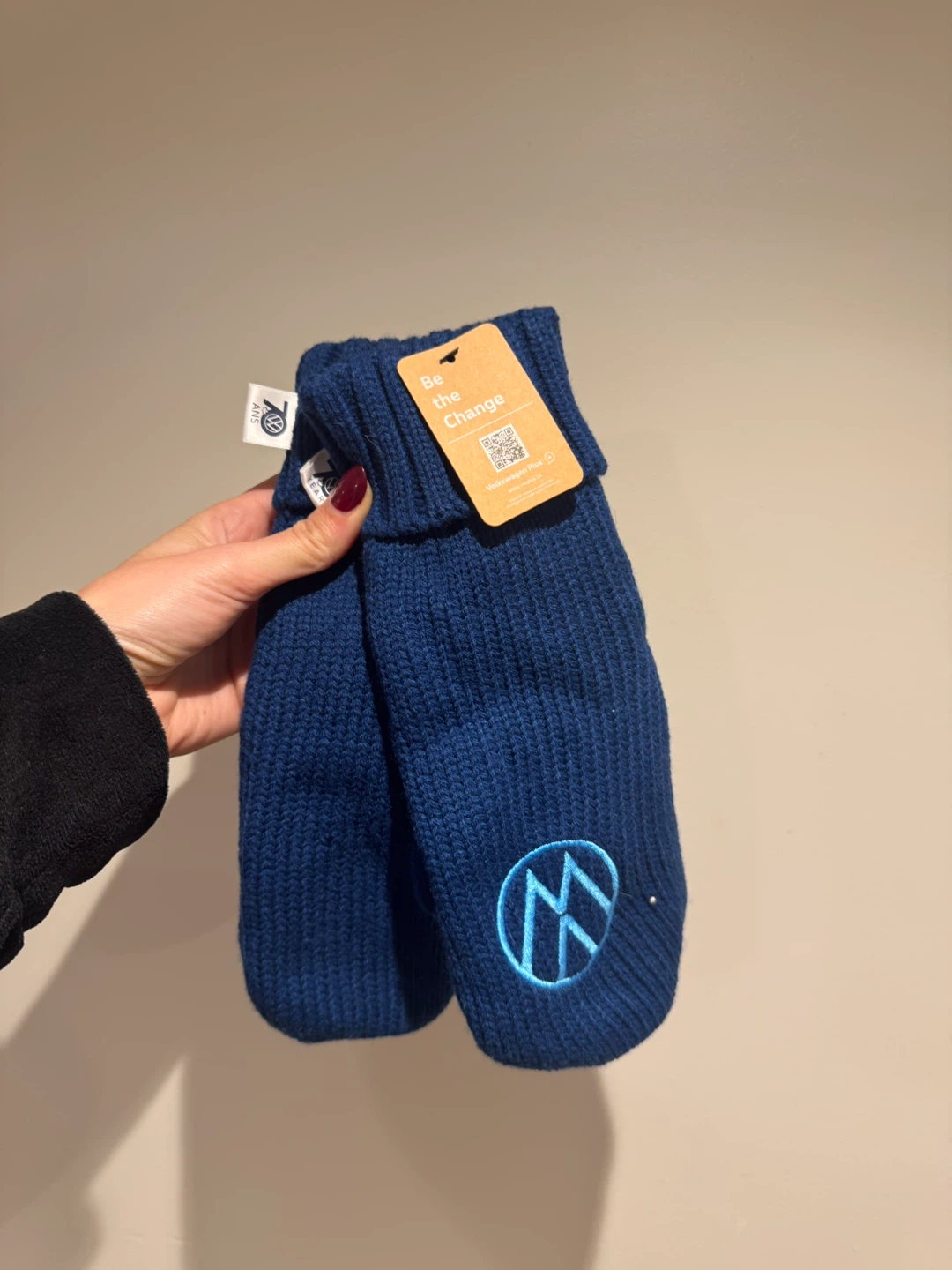 Brand New Original Volkswagen VW 70th Anniversary Knit Mittens