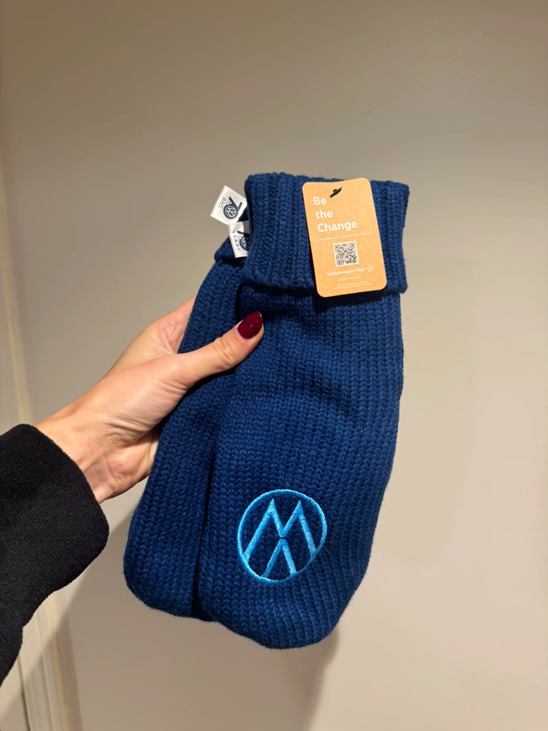 Brand New Original Volkswagen VW 70th Anniversary Knit Mittens - photo 3