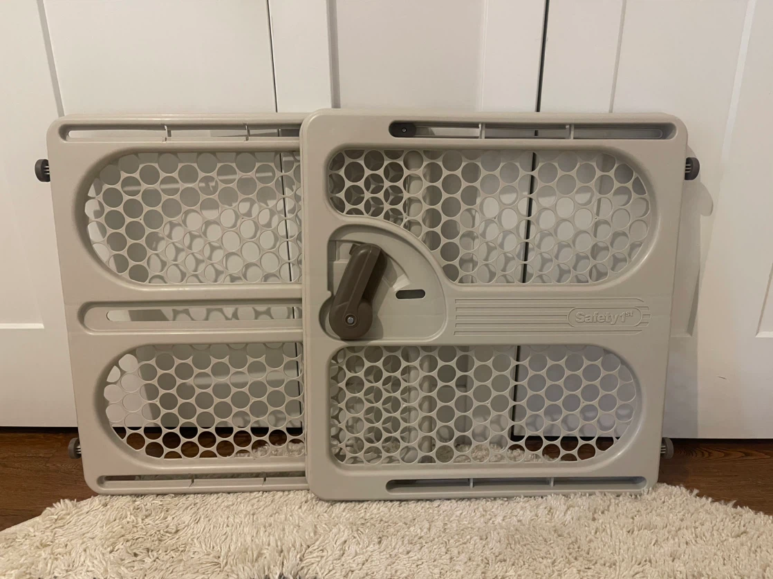 Safety 1st Plastic Baby Gate - photo 2