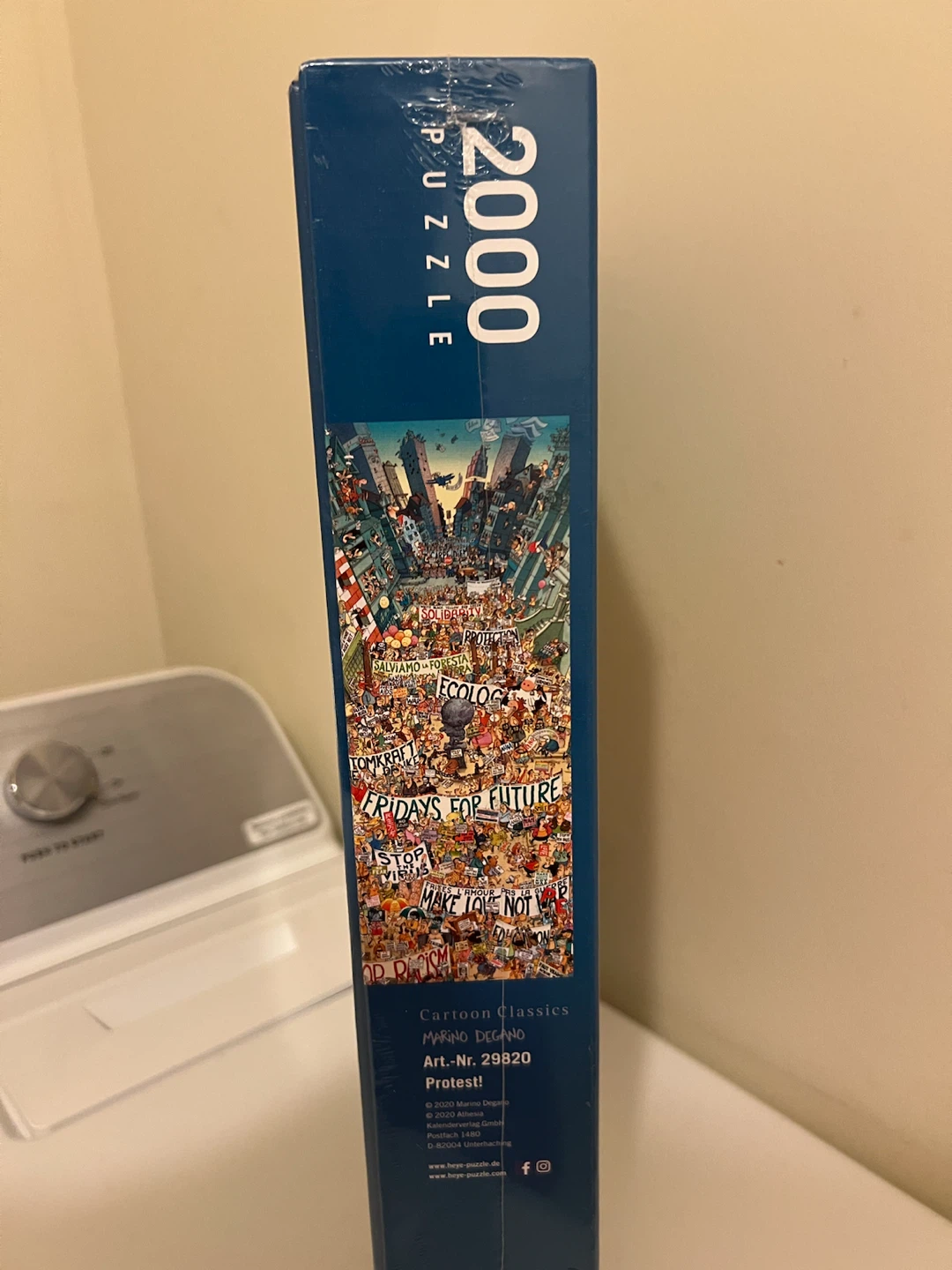 Heye Cartoon Classics Protest 2000-Piece Puzzle - photo 3
