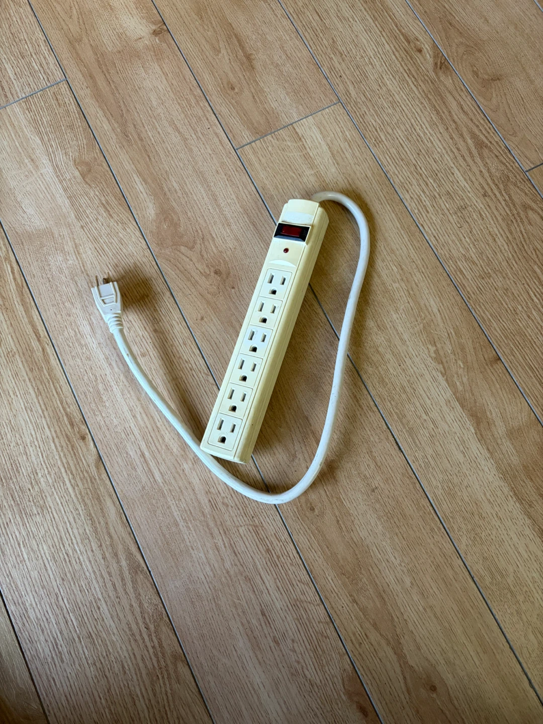 White 6-Outlet Power Bar