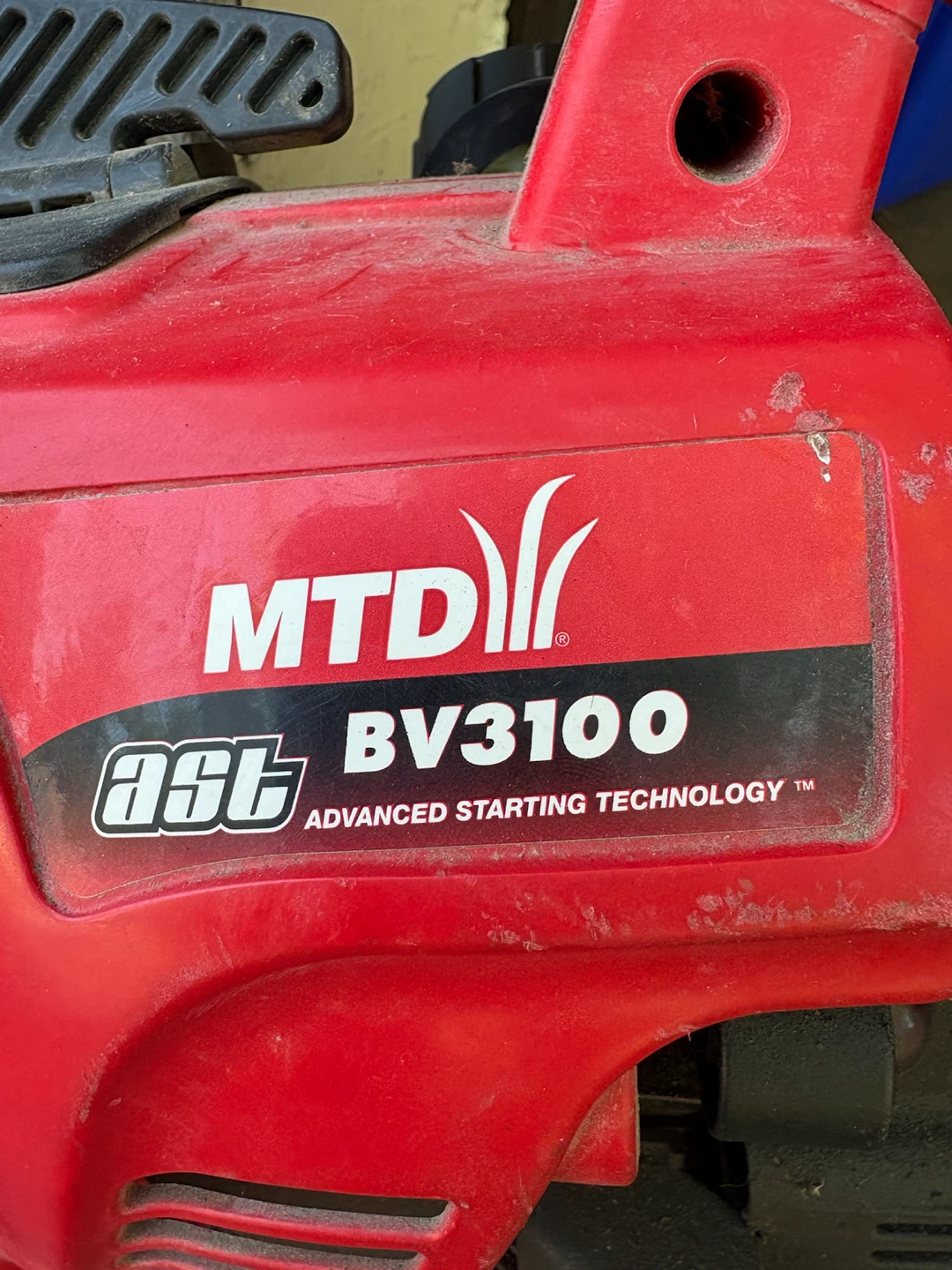 MTD BV3100 31cc Leaf Blower - photo 2