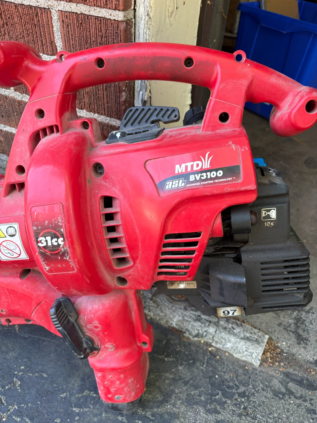 MTD BV3100 31cc Leaf Blower - photo 5