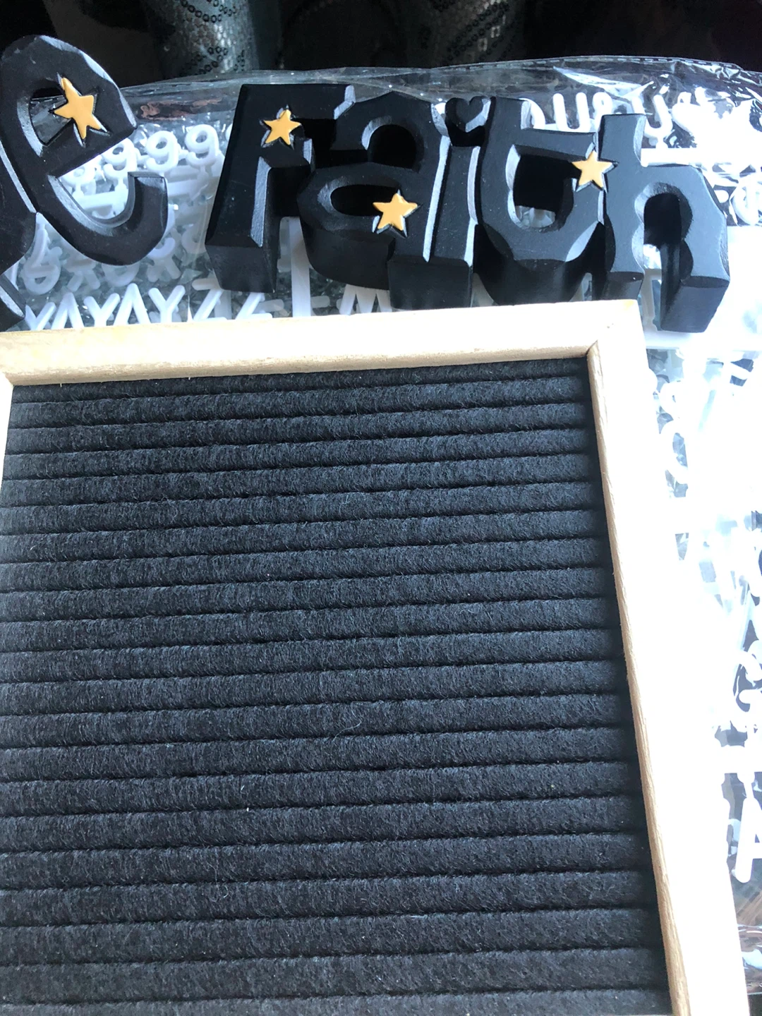 Felt letter board with decorative word signs - photo 2