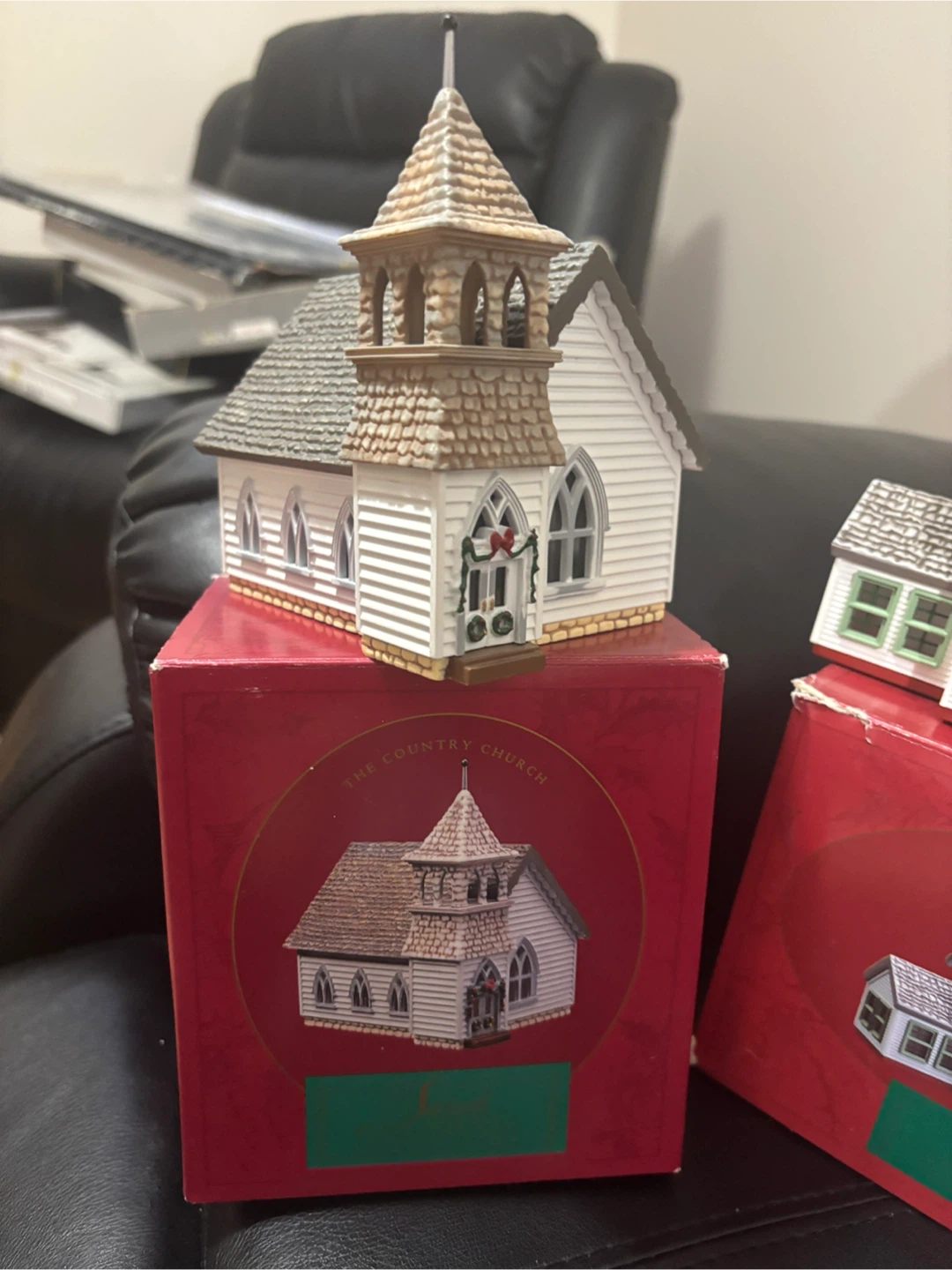 “Sarah, Plain and Tall” Christmas Village Collection - photo 2