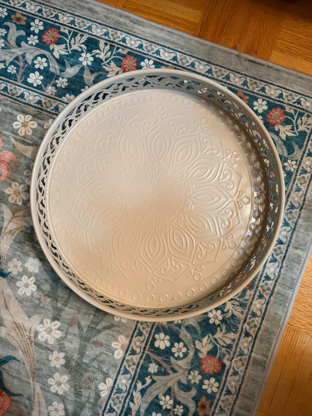 Round metal tray - 13in