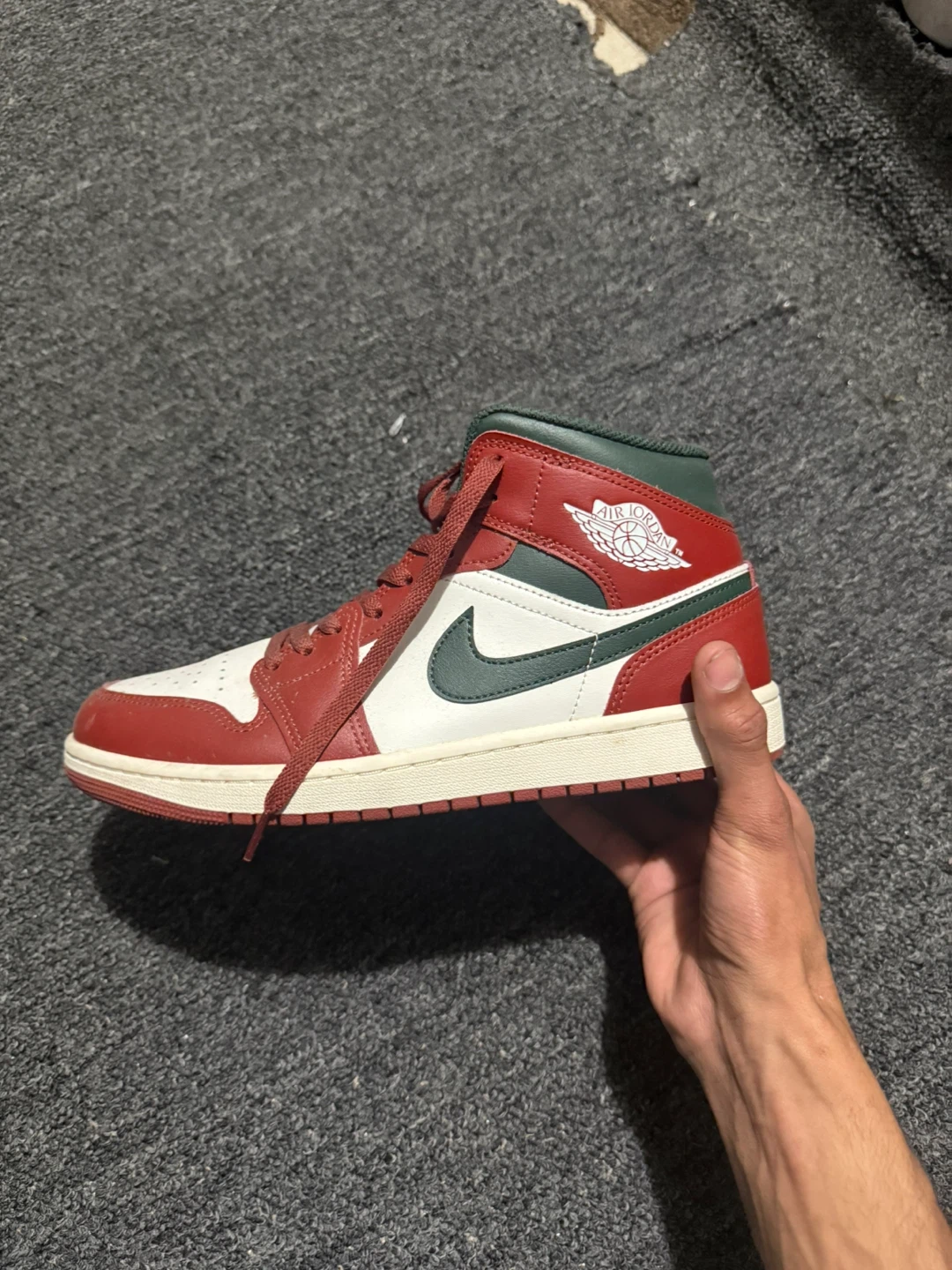 Nike Air Jordan 1 Mid Shoes only wear 2 times