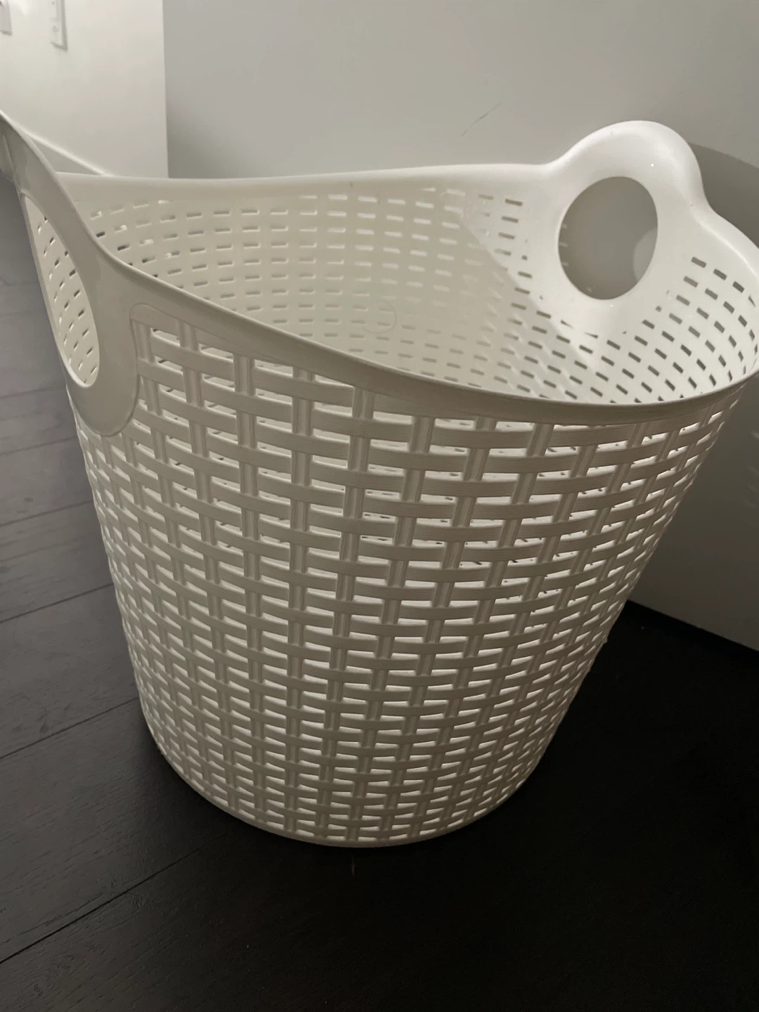 White Plastic Woven Laundry Hamper - photo 2