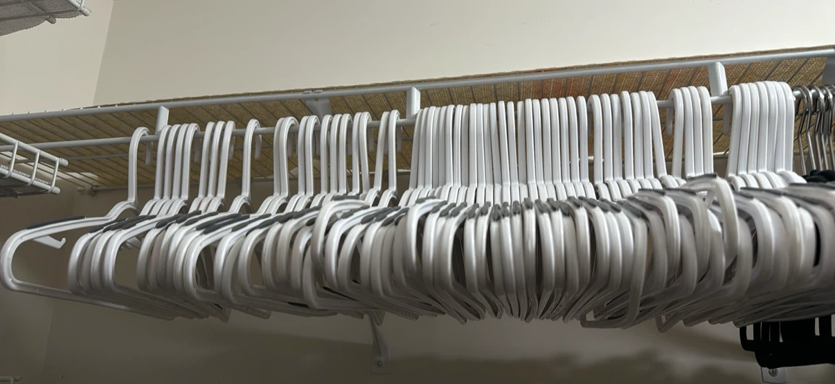Set of 60 White Plastic Clothing Hangers - photo 2