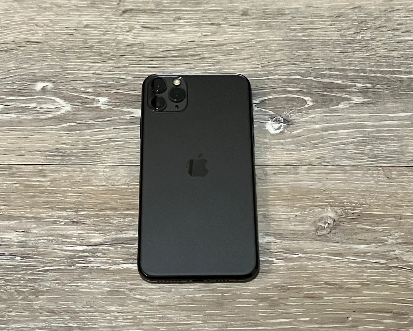 iPhone 11 Pro Max - photo 2