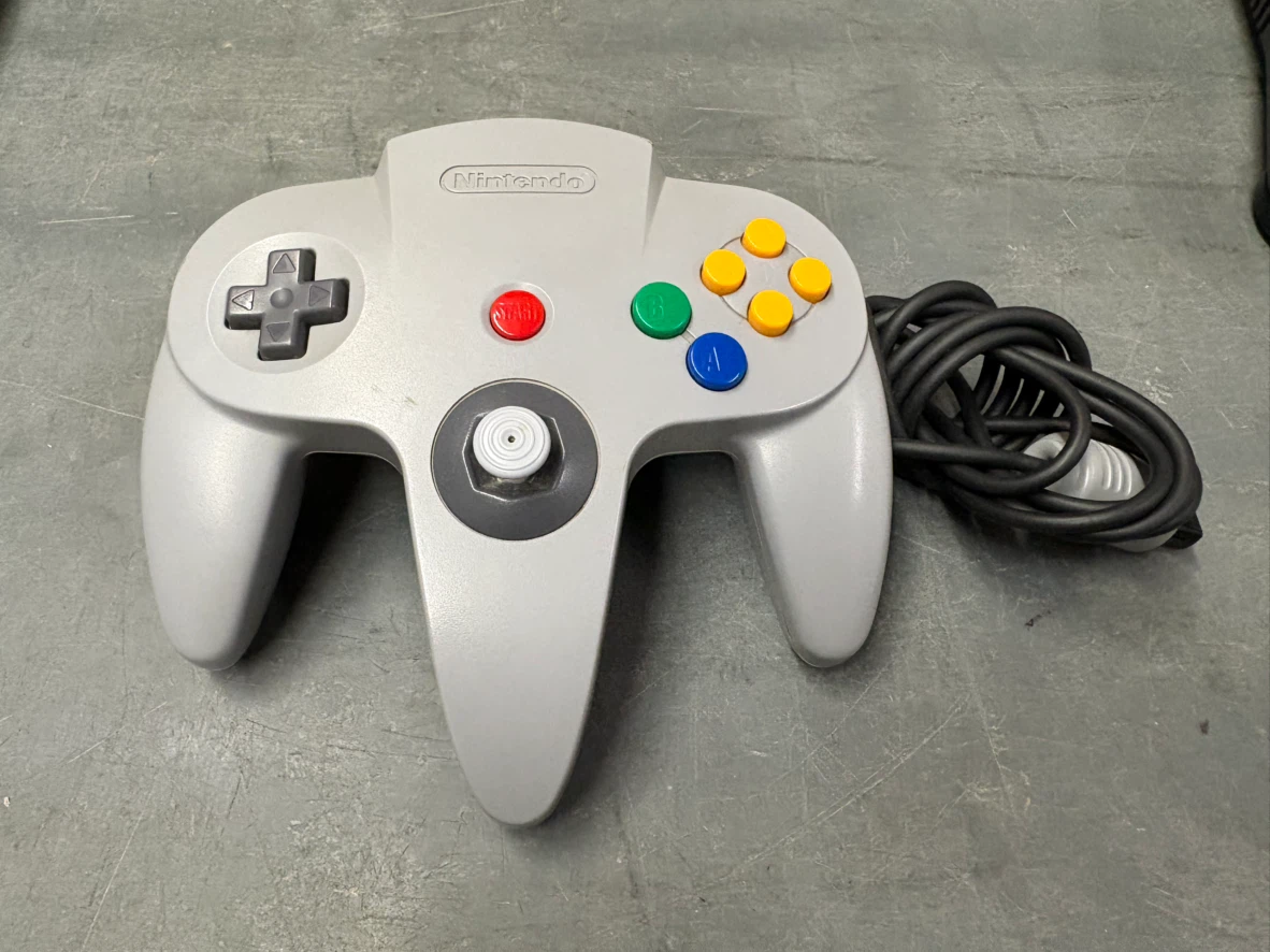 Nintendo 64 Console with Controller and GoldenEye 007 - photo 4