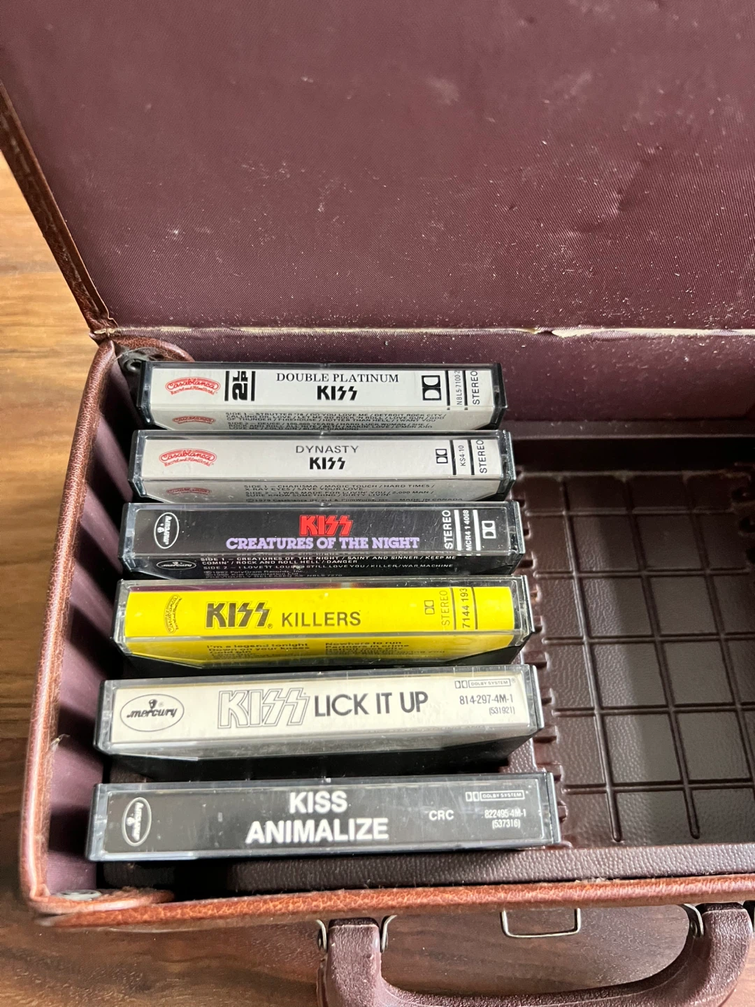 Set of 6 Vintage KISS Cassette Tapes with Case - photo 3