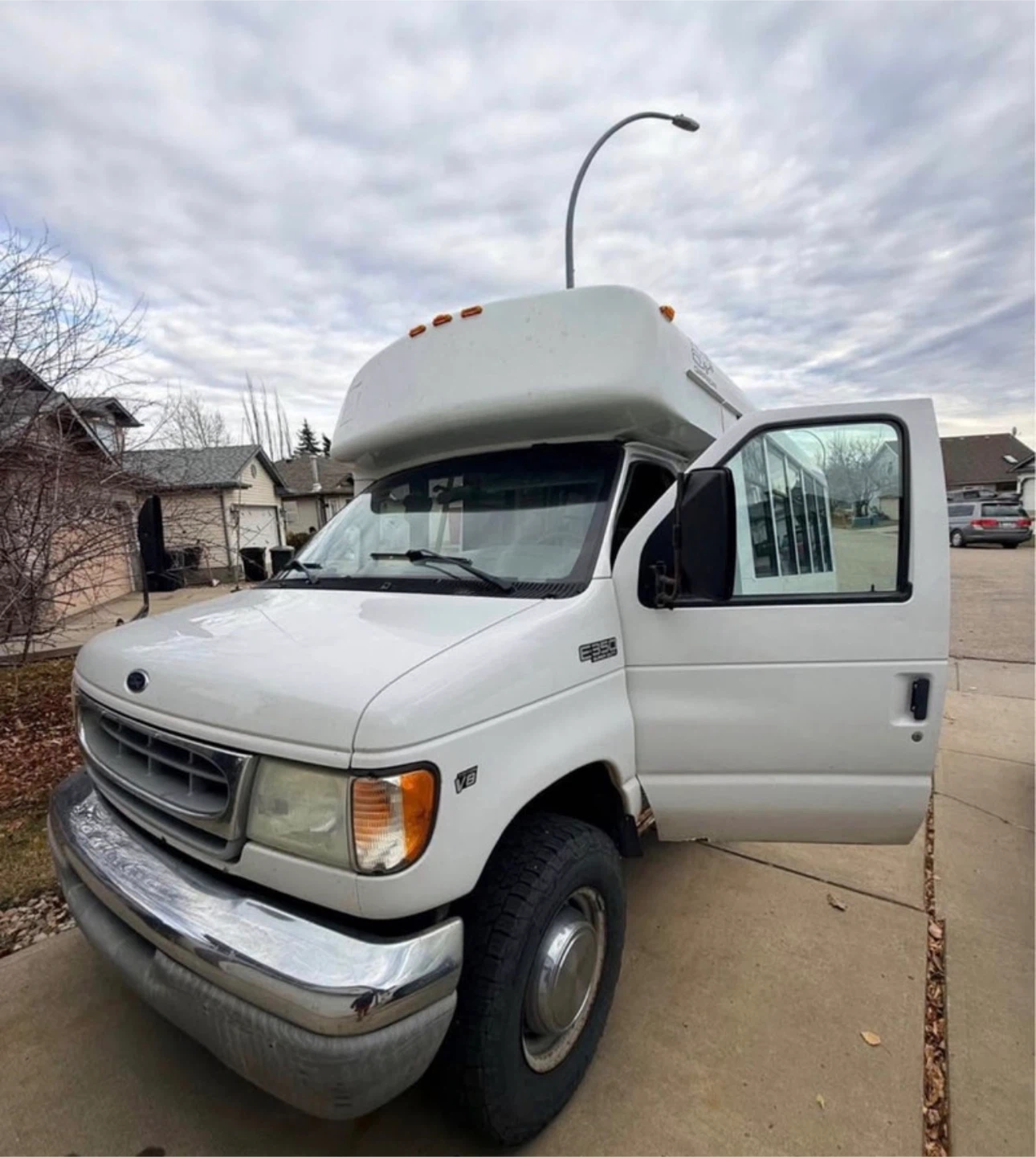 2004 FORD E-350 GIRARDIN WHEELCHAIR-ACCESSIBLE MINIBUS