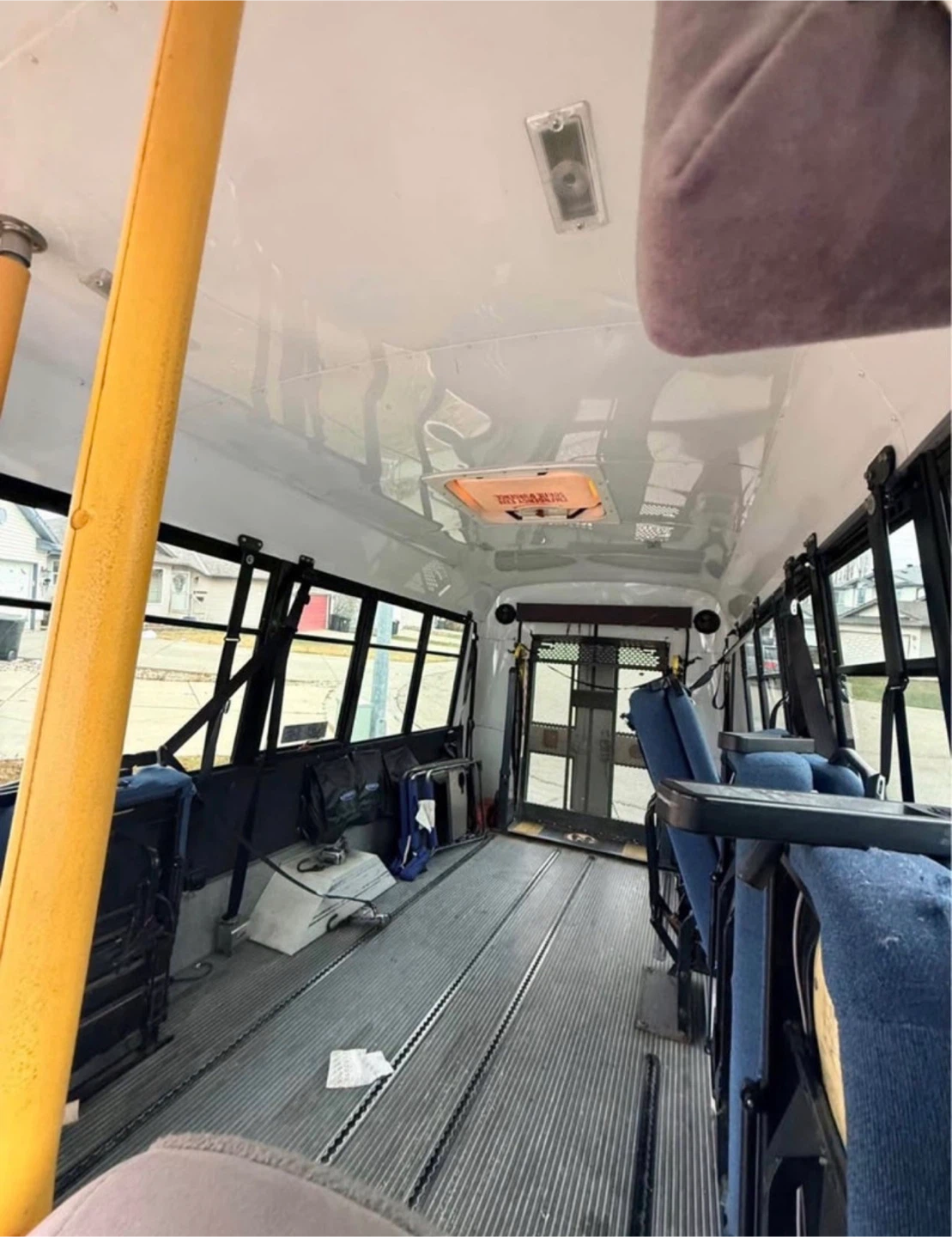 2004 FORD E-350 GIRARDIN WHEELCHAIR-ACCESSIBLE MINIBUS - photo 5