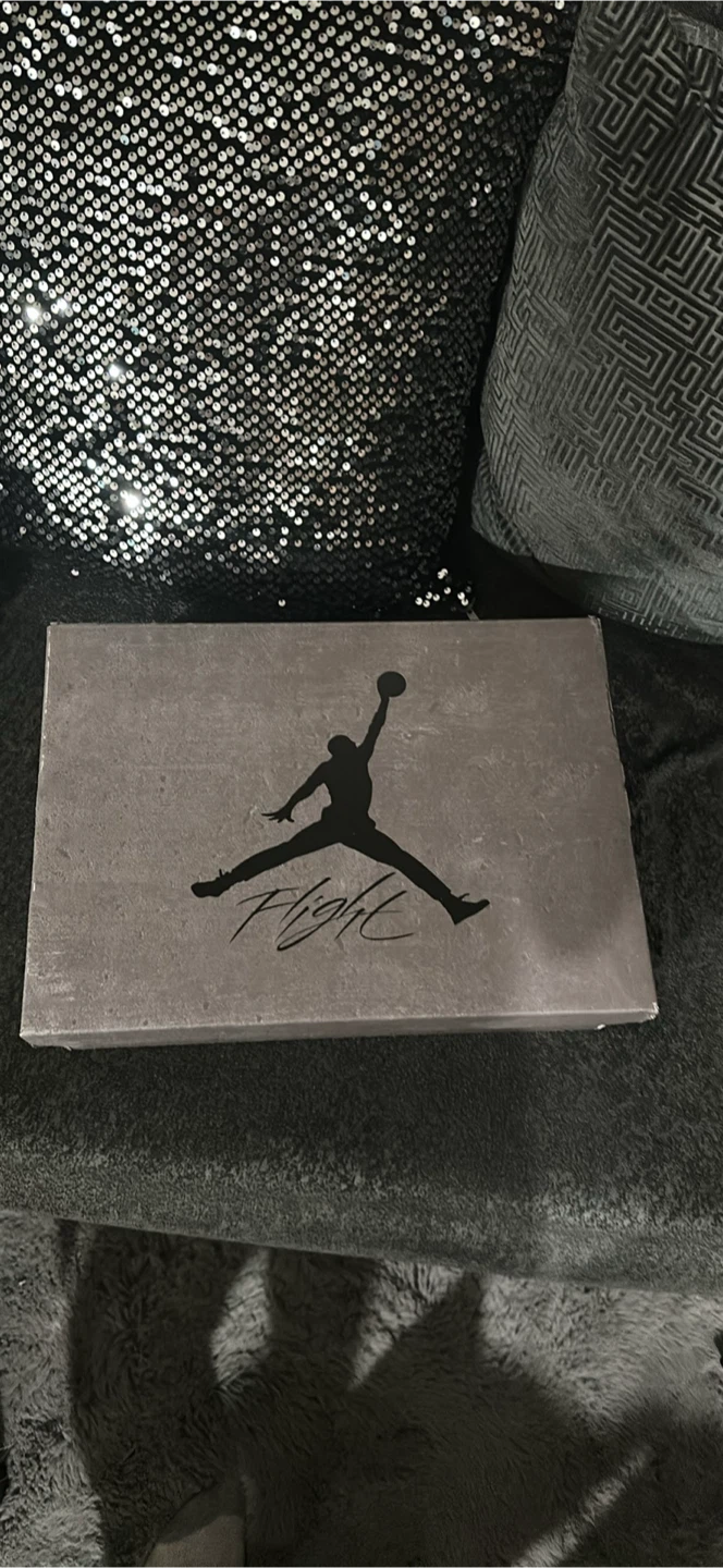 Air Jordan 4 Retro Cave Stone