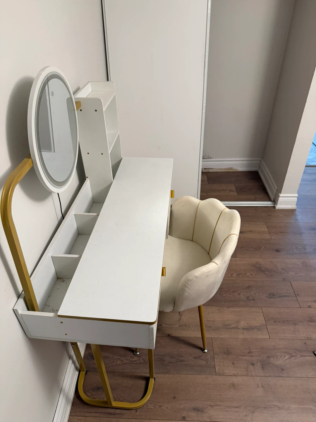 White and Gold Vanity Set with Lighted Mirror and Chair - photo 2