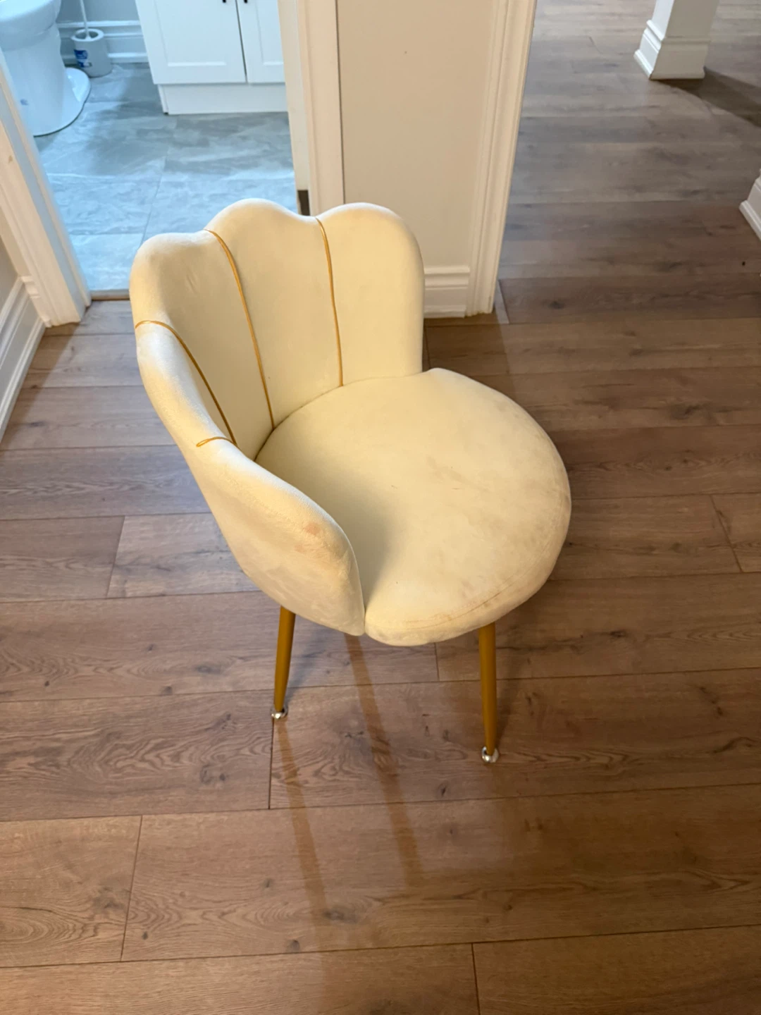 White and Gold Vanity Set with Lighted Mirror and Chair - photo 3