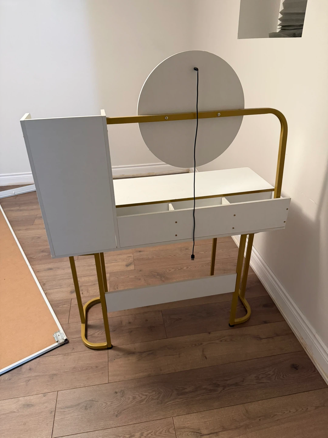 White and Gold Vanity Set with Lighted Mirror and Chair - photo 4