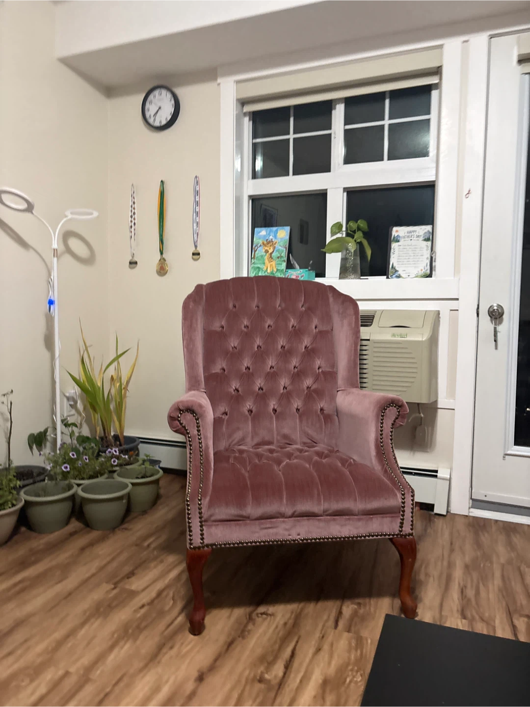 Vintage Style Tufted Velvet Armchair