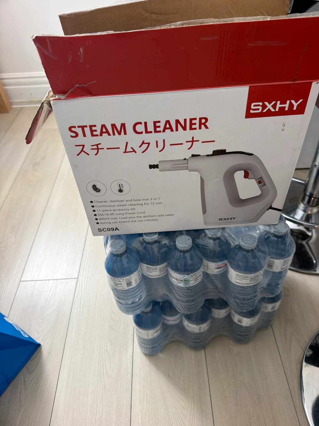 Hand held steamer for cleaning