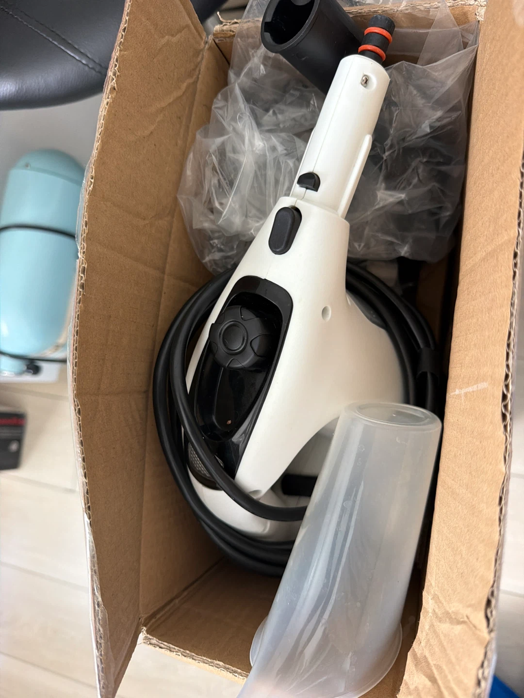 Hand held steamer for cleaning - photo 2