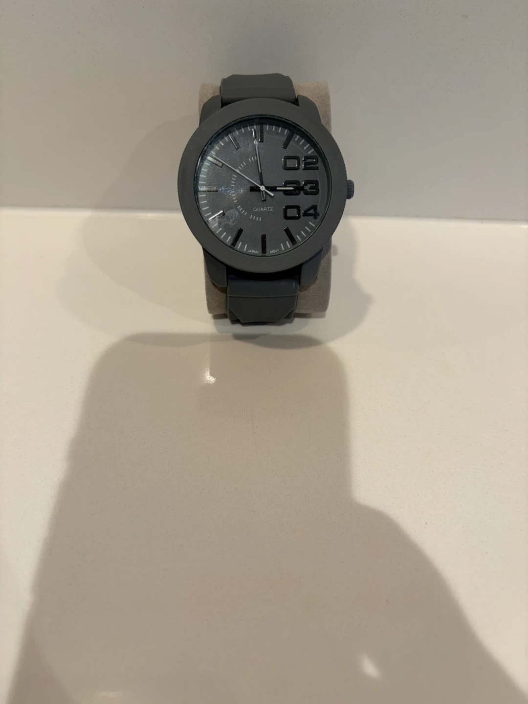 Grey Quartz Wristwatch - photo 3