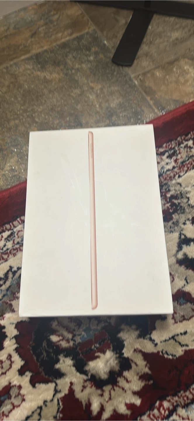 iPad 7th Gen 32GB Gold w/ Box & Cable - photo 4