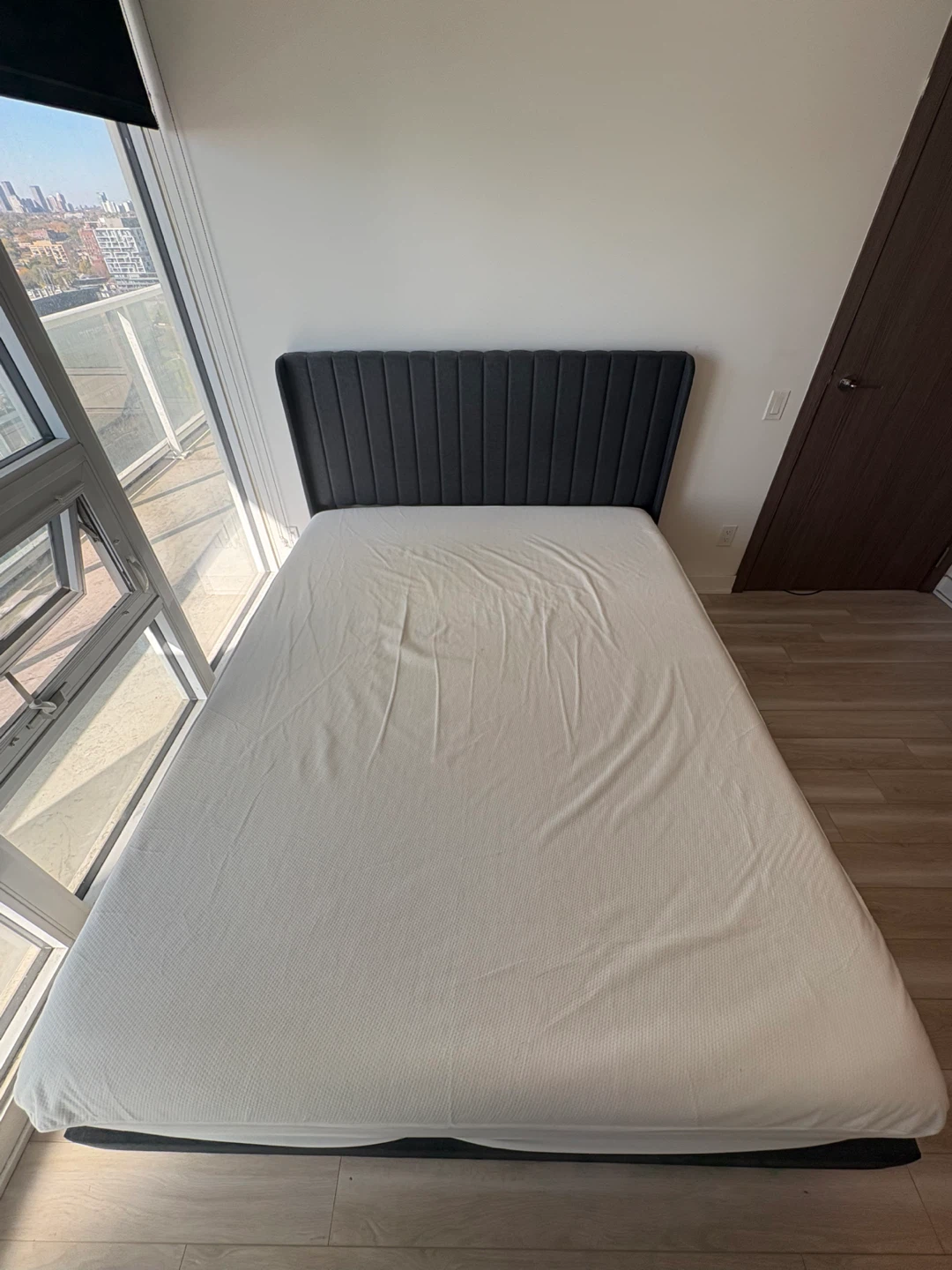 Queen Size Upholstered Bedframe - photo 4