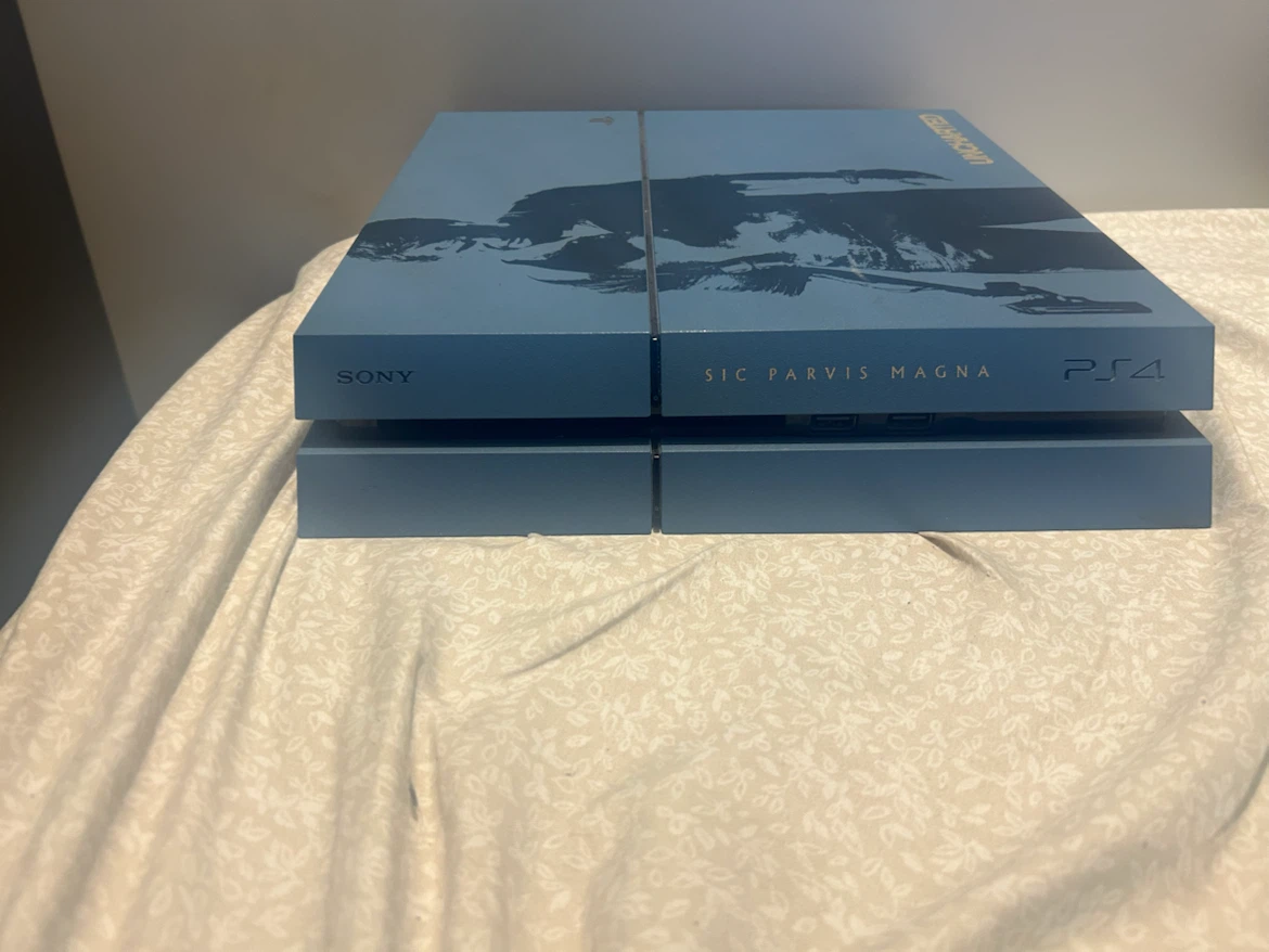 Limited Edition Uncharted PS4 Console - photo 2