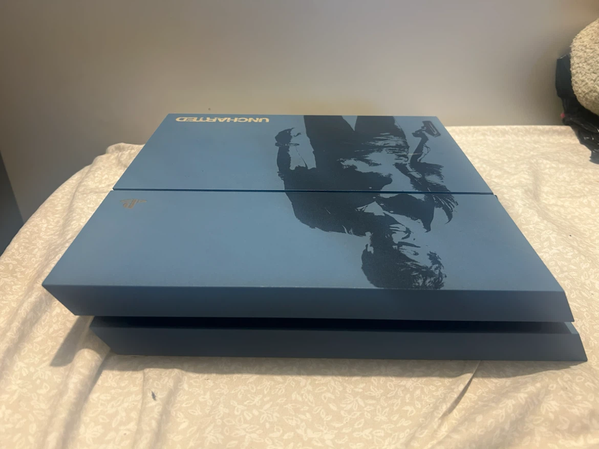 Limited Edition Uncharted PS4 Console - photo 3