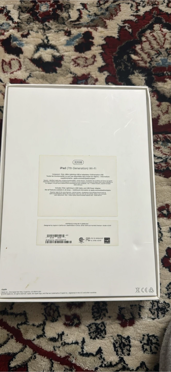 iPad 7th Gen 32GB Gold w/ Box & Cable - photo 5