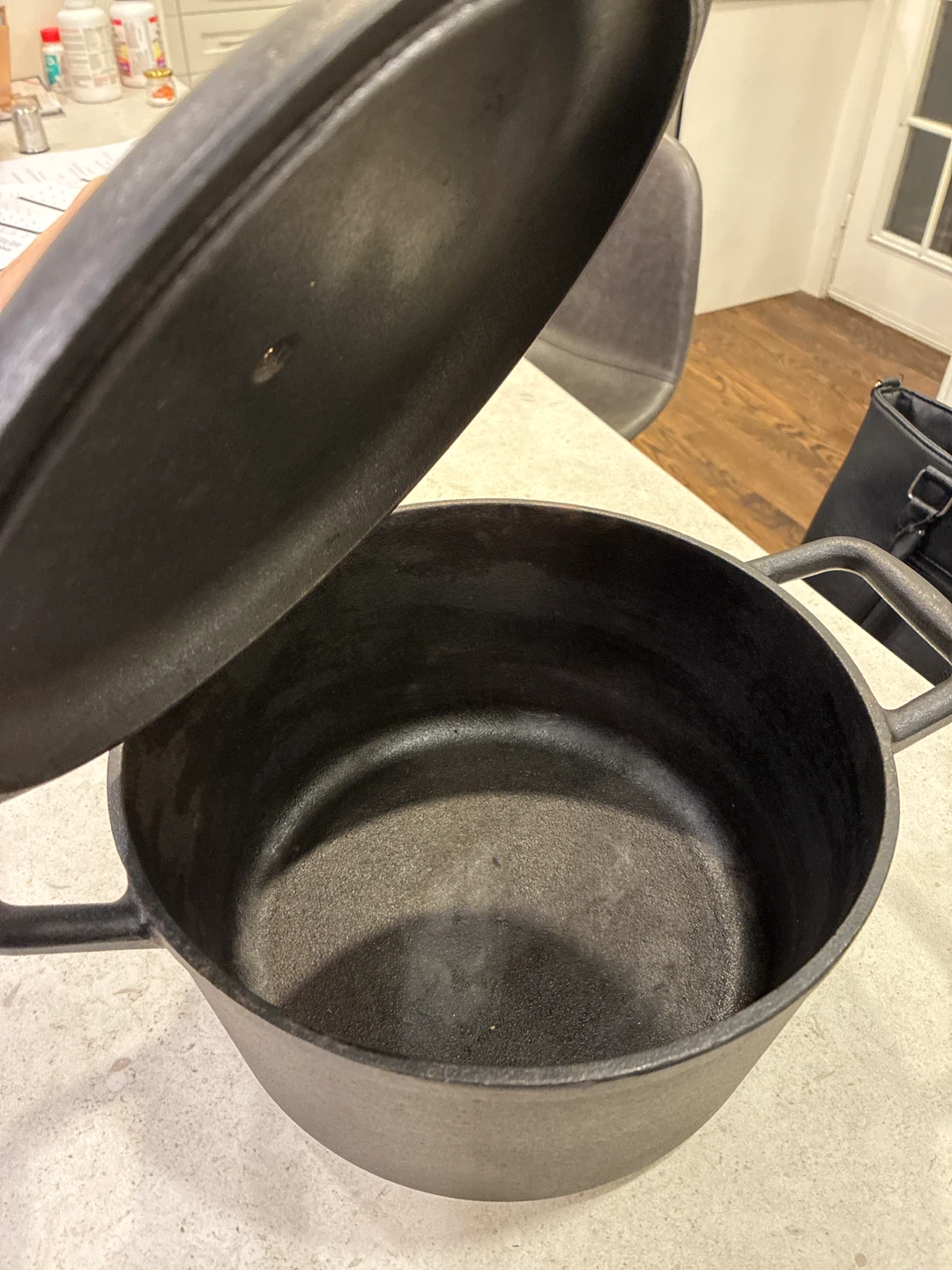 Lagostina Pre-Seasoned Cast Iron Casserole Dish, 6-qt - photo 3