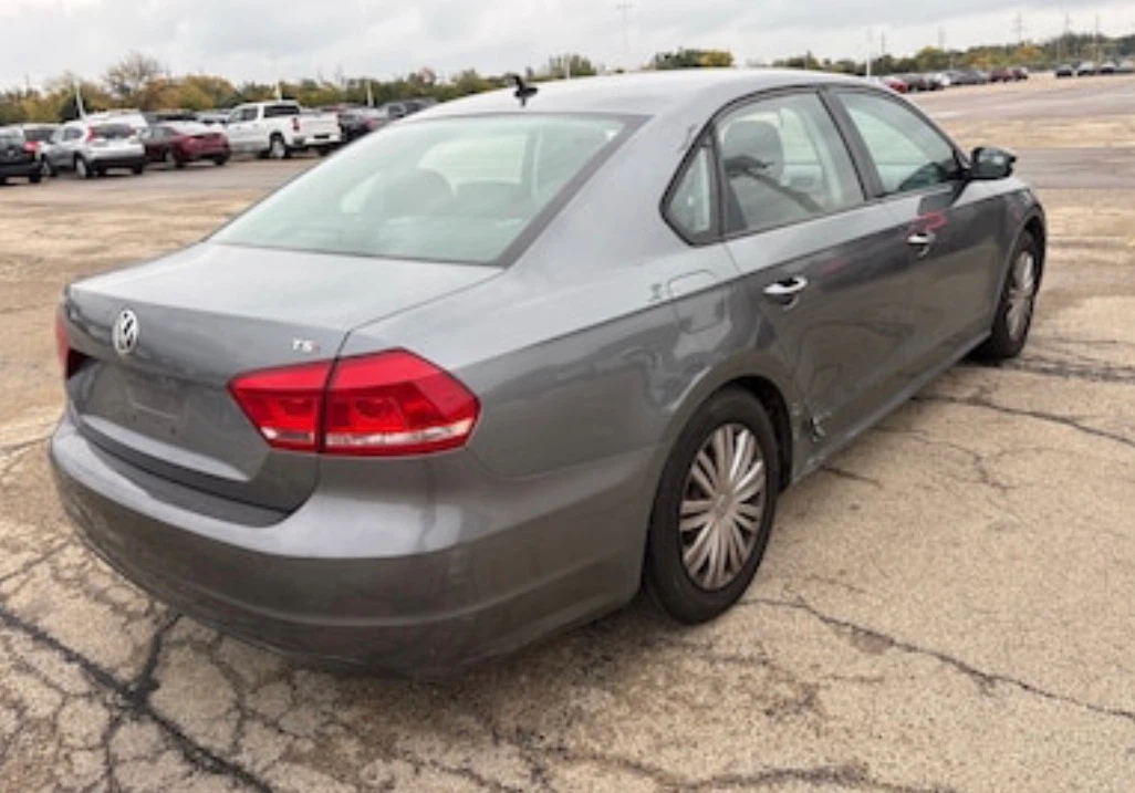 Volkswagen Passat Sedan - photo 4