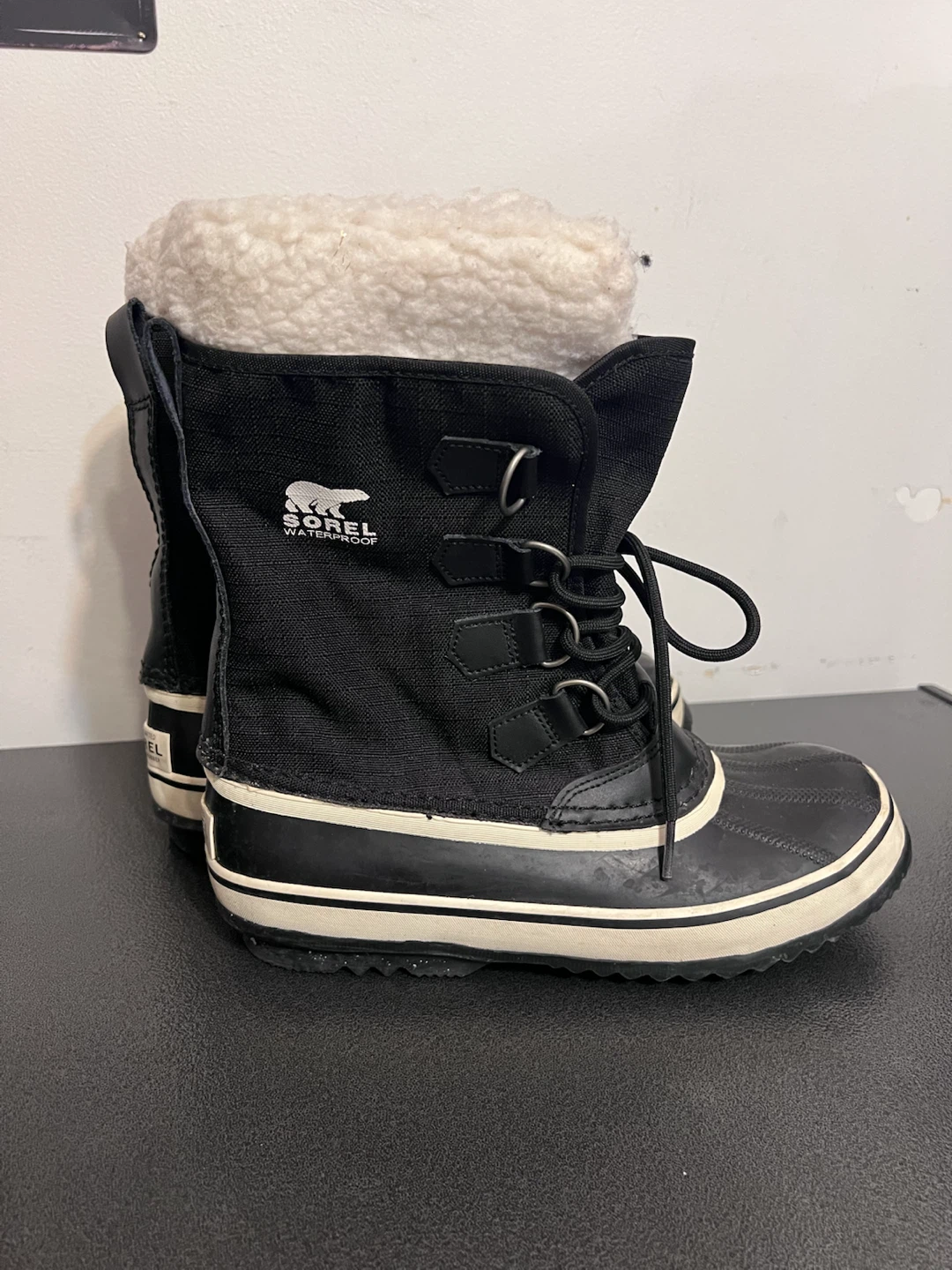 ❄️ SOREL Women’s Winter Carnival Waterproof Boots – Size 8