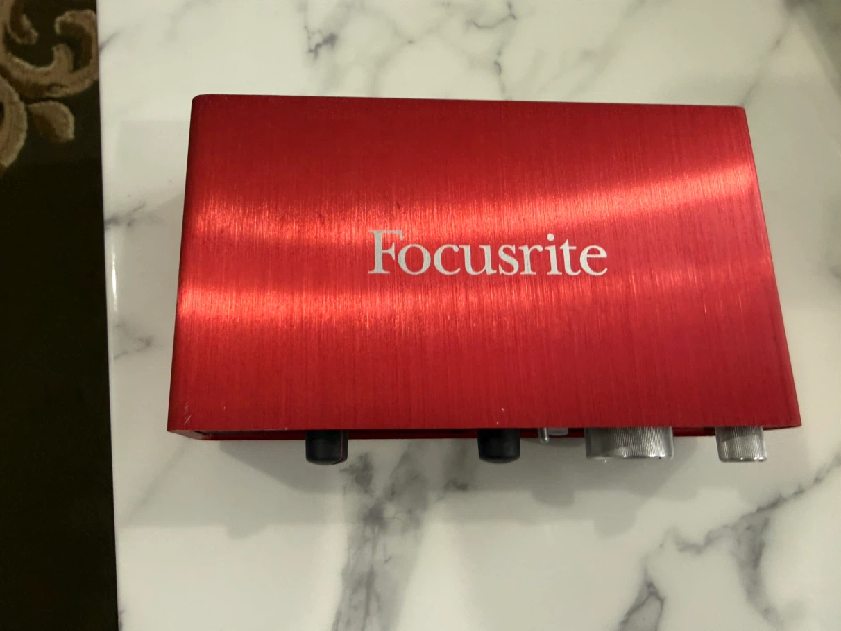 Focusrite Scarlett 2i2 Audio Interface - photo 2