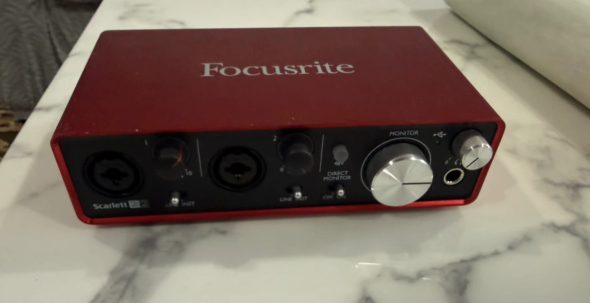 Focusrite Scarlett 2i2 Audio Interface - photo 3