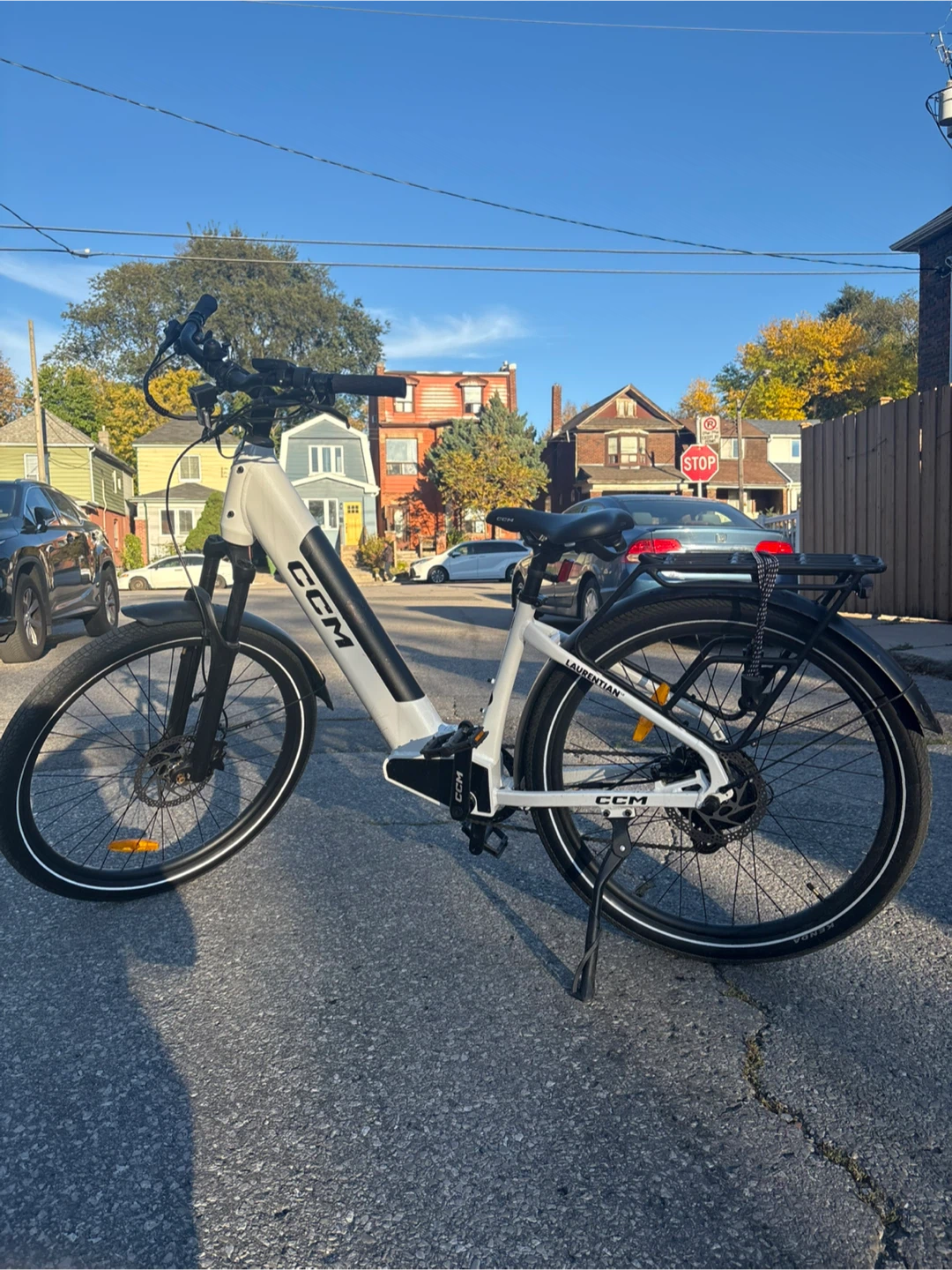 Premium Commuter E bike CCM laurentian (Retails 2300$!)