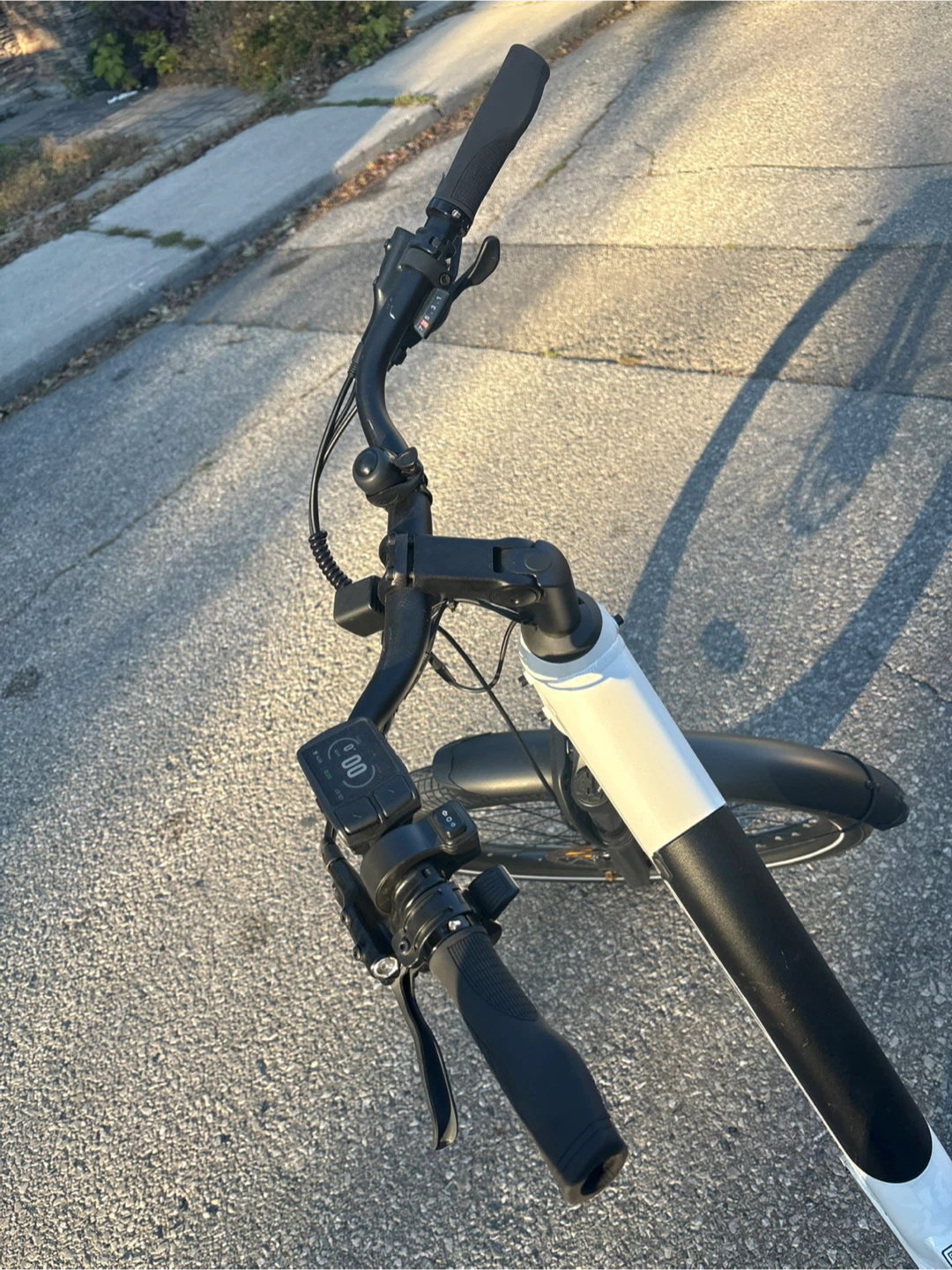 Premium Commuter E bike CCM laurentian (Retails 2300$!) - photo 4