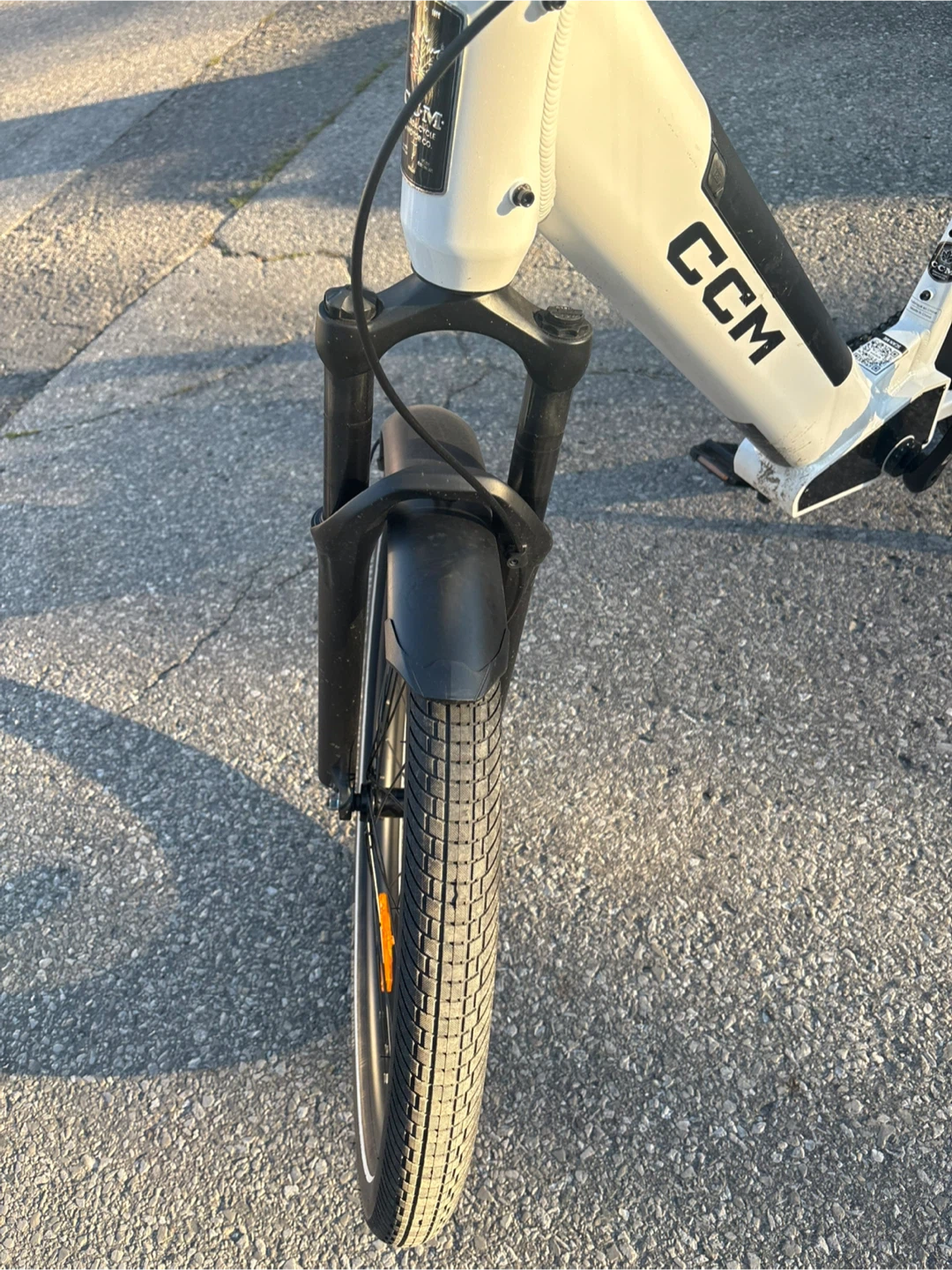 Premium Commuter E bike CCM laurentian (Retails 2300$!) - photo 5