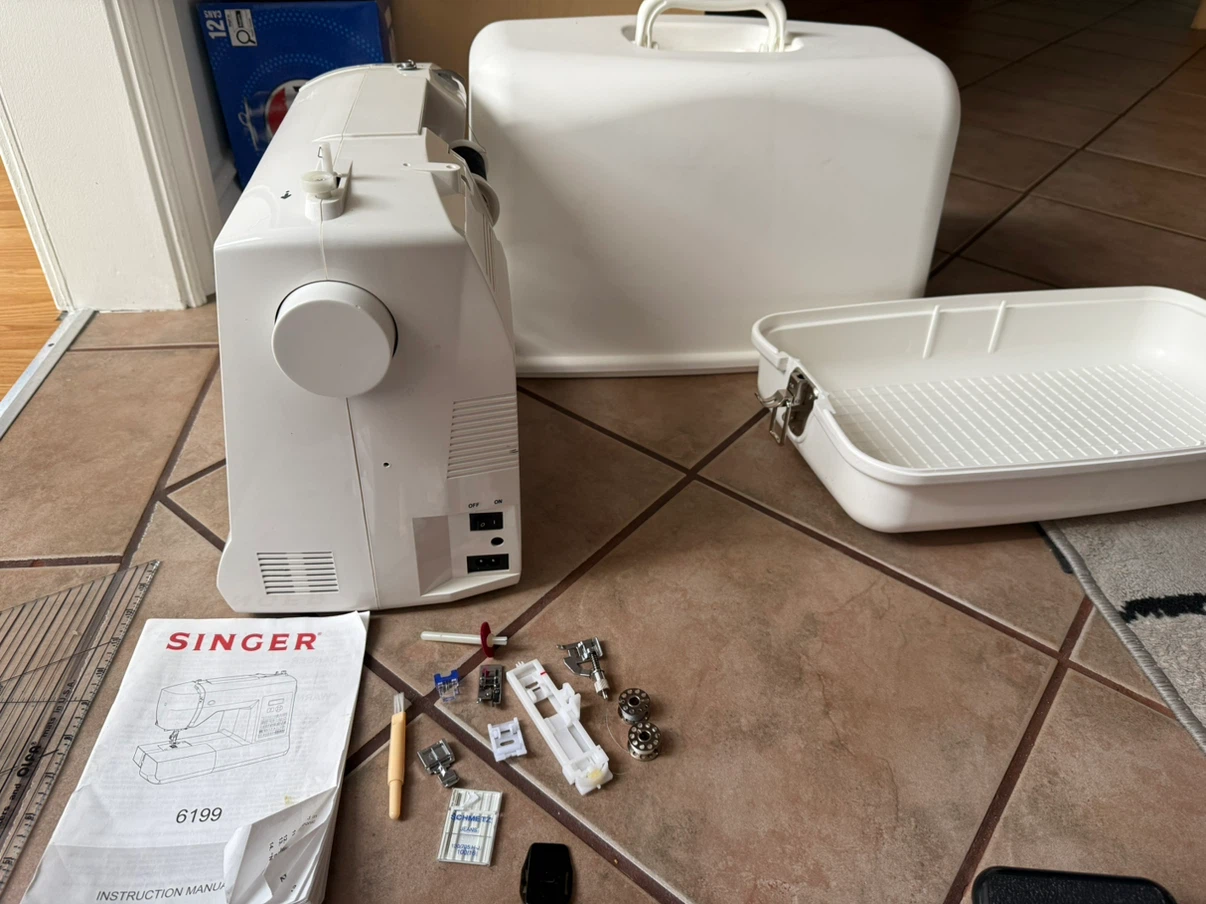 Singer Brilliance 6199 Sewing Machine - photo 4